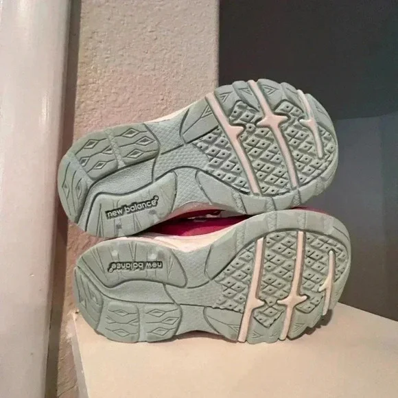 New Balance 888 V2 Toddler Sz. 7.5 Athletic Shoes,Fuchsia - Picture 8 of 9